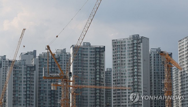 지난해 8월 서울 시내의 한 재건축 공사 단지 전경