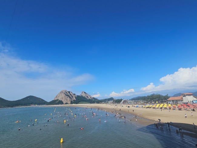 군산 선유도해수욕장, 역대 최다 18만 명 돌파…